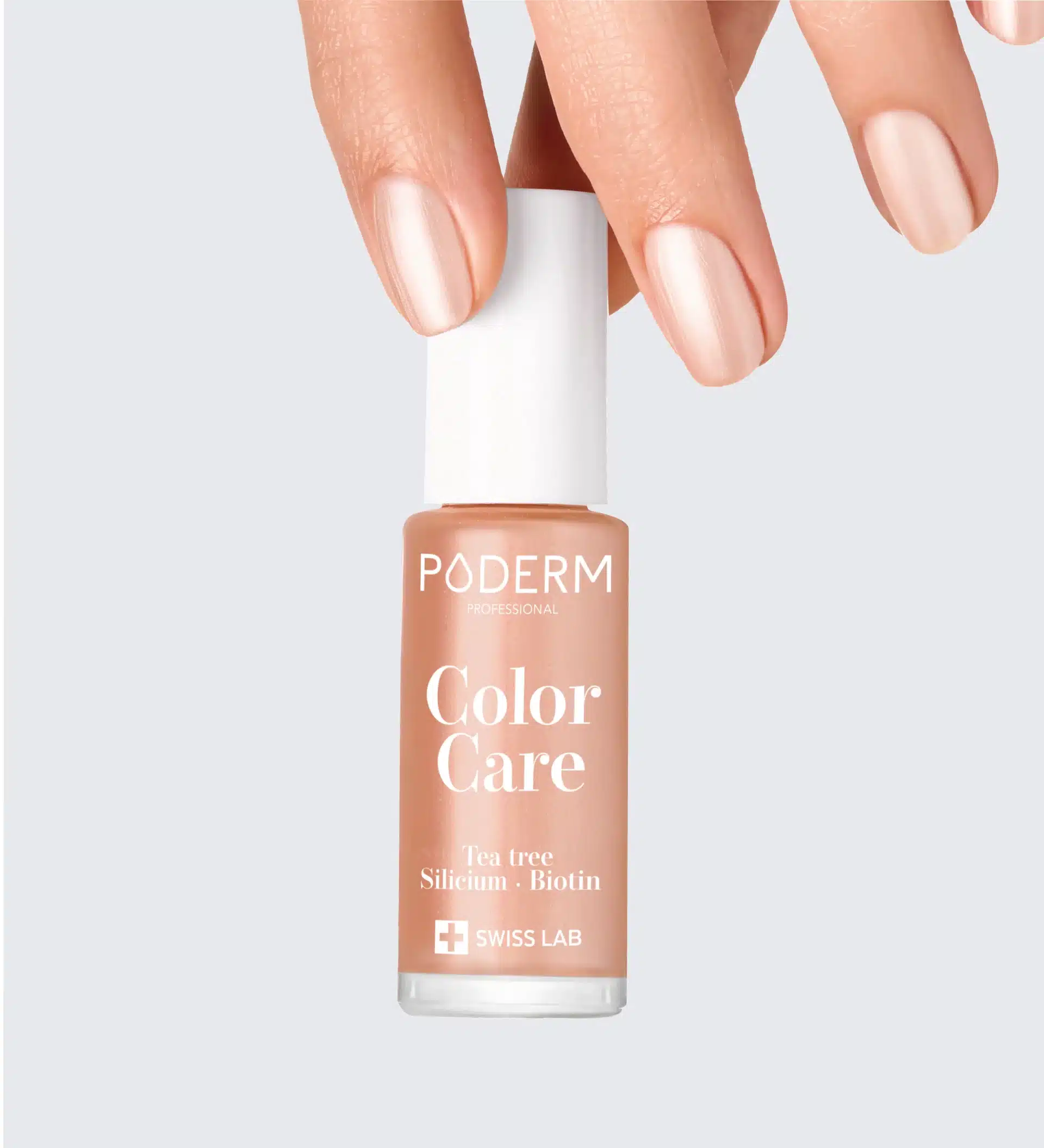 Flacon de soin capillaire saumon sur fond gris clair, texte blanc PODERM Color Care et logos